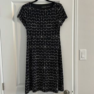 Ivanka Trump black and white geometric pattern size six dress